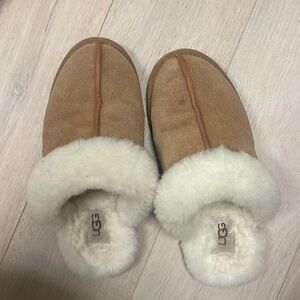 Ugg scuffed slippers 2 size 7